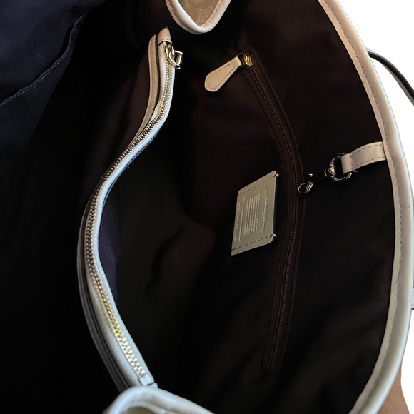 Authentic Coach Drawstring Carryall Bag - Picture 5 of 10